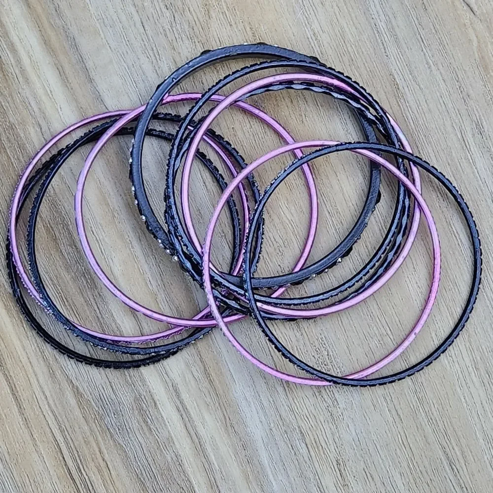 💜Hot Pink & Black 10-Piece Stackable Metal Bangle Bracelet Set - Picture 3 of 6
